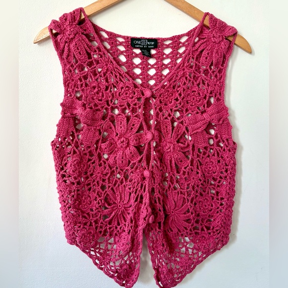 Tops - One step up 🩷 Deep Pink vintage 90s open knit floral crocheted vest Whimsy goth